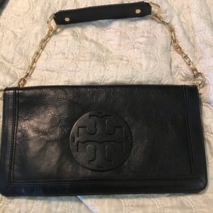 EUC tory Burch black clutch.